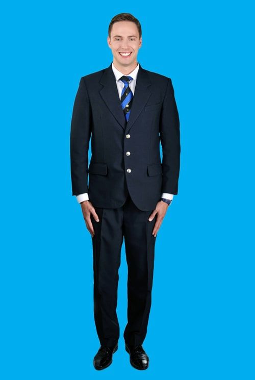Foto formal cuerpo entero Qatar Airways fondo azul para reclutamiento TCP